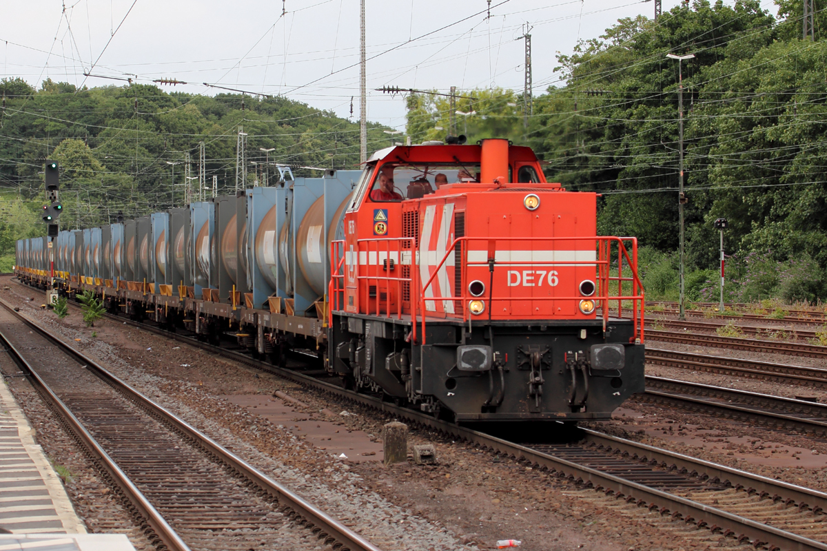 DE 76 (272 015-5) durchfährt Köln-West 15.7.2015