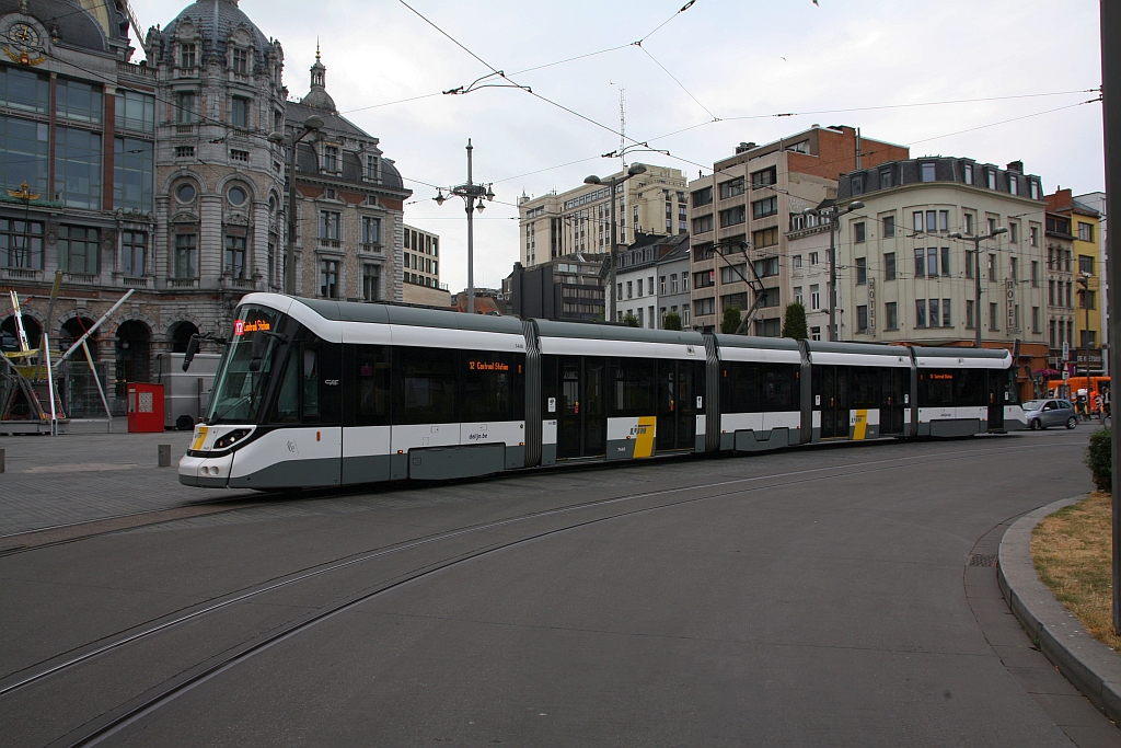 DE LIJN 7448 (Type:  Urbos 100X  Stadslijner ) am 26.Juli 2026 in Antwerpen bei der Central Station.