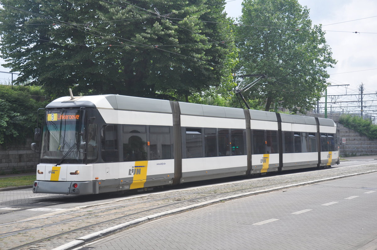 De Lijn Antwerpen Hermelijn 7223 aufgenommen 17.07.2016 am Stanleystraat 