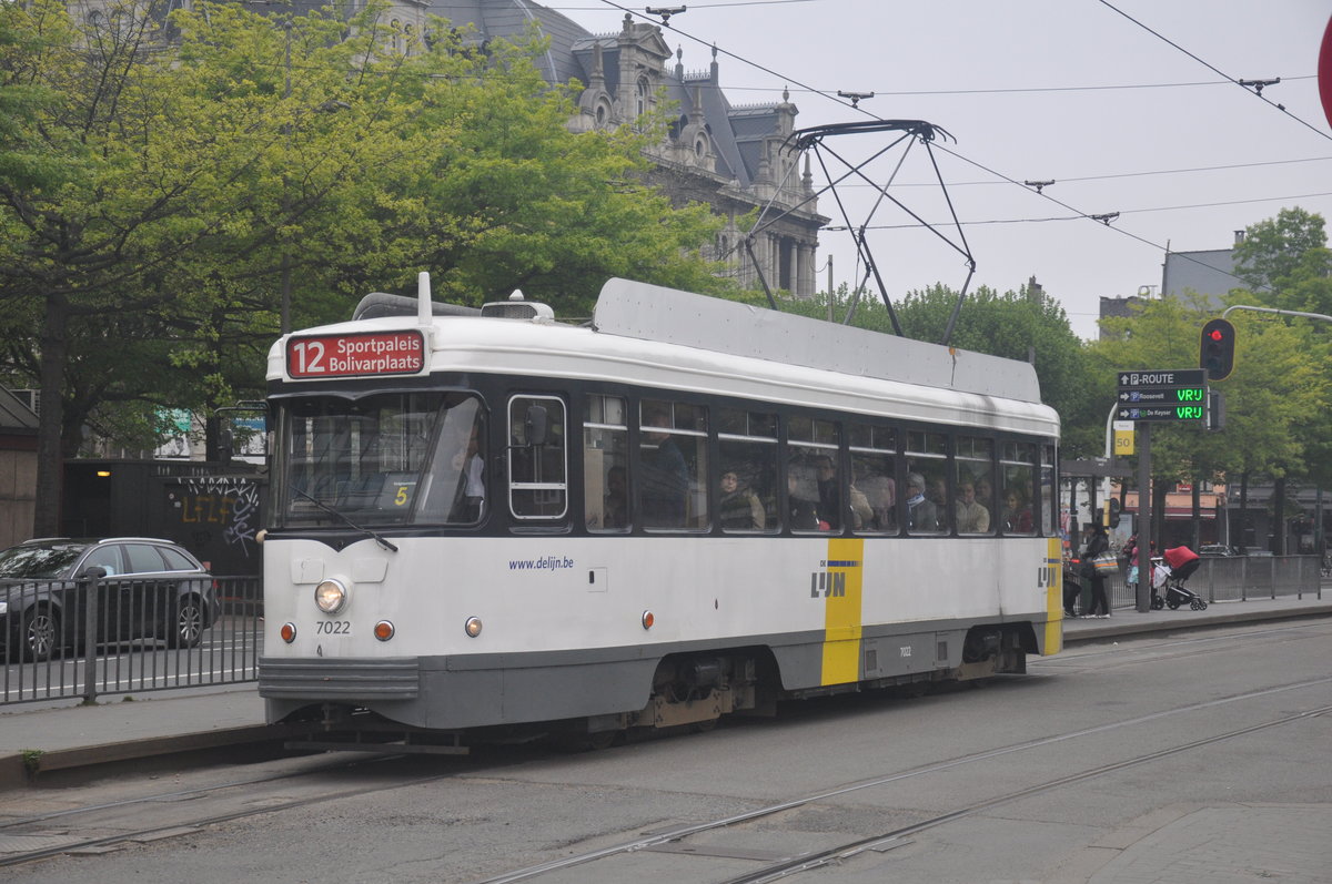 De Lijn Antwerpen PCC 7022 aufgenommen 07.05.2017 am Franklin Rooseveltplaats