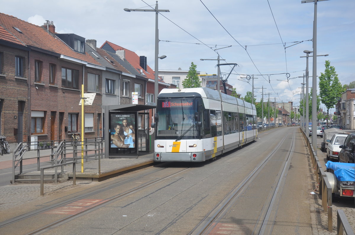 De Lijn Antwerpen Siemens/DWA 7272 auf Linie 24 Abschnitt Centraal Station-Schoonselhof, aufgenommen 13.05.2017 am Haltestelle Heidestraat