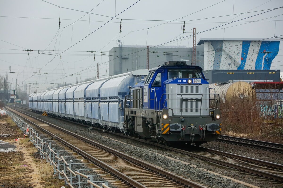 DE18 Europorte mit Kalkzug (Flandersbach-Völklingen) in Hilden, Januar 2024.