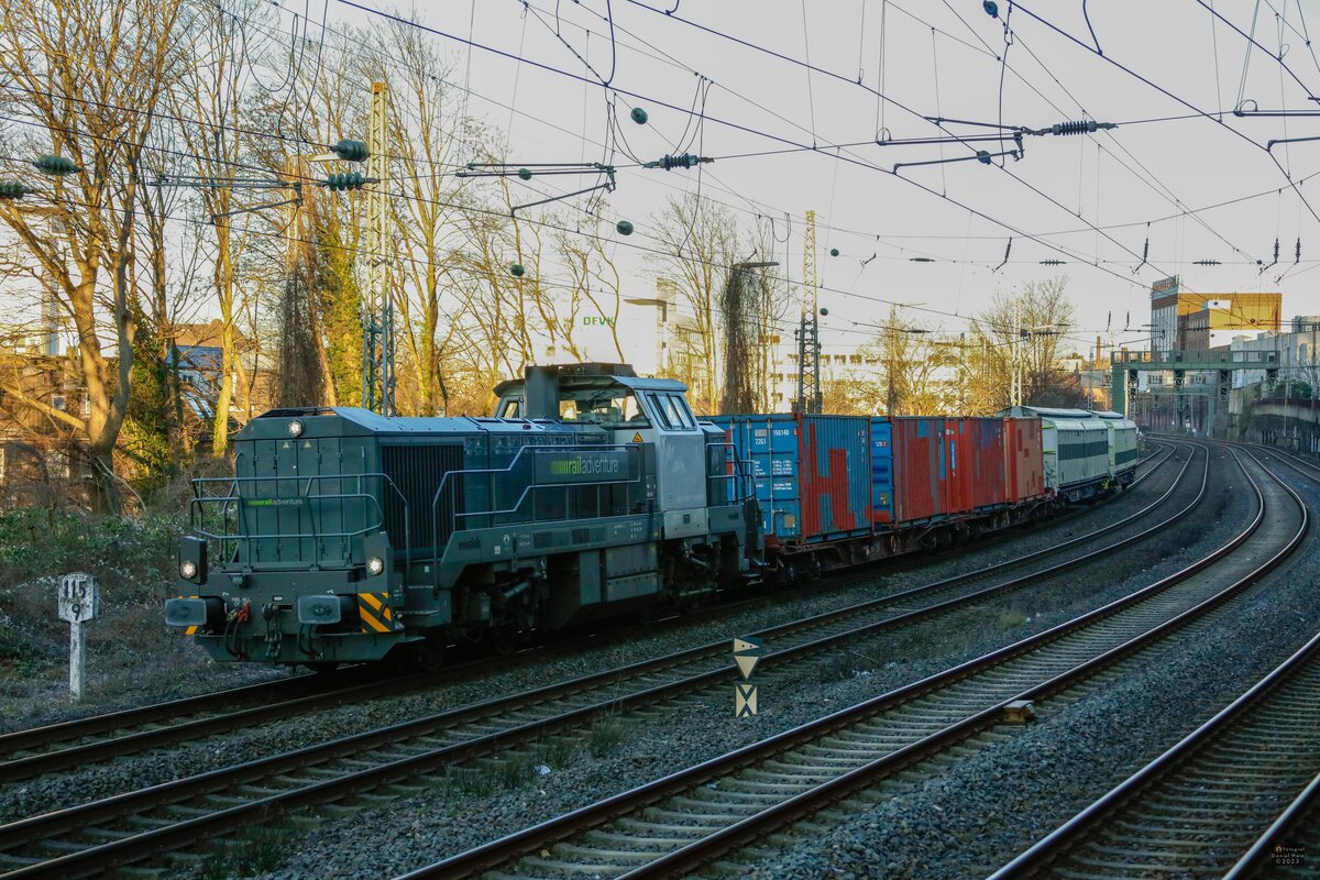 DE18 Railadventure mit Schutzwaggons in Wuppertal, Februar 2023.