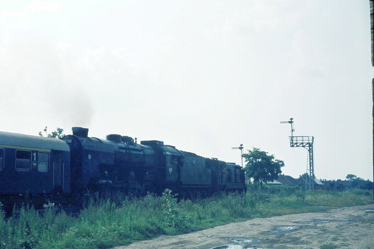 Debrecen_Dampf-+Diesel-P-Zug_20-07-1975