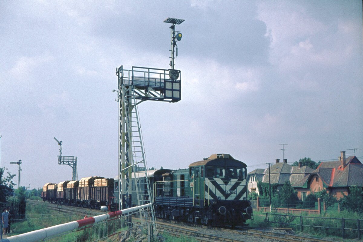 Debrecen_Diesel-G-Zug_M44-105_20-07-1975