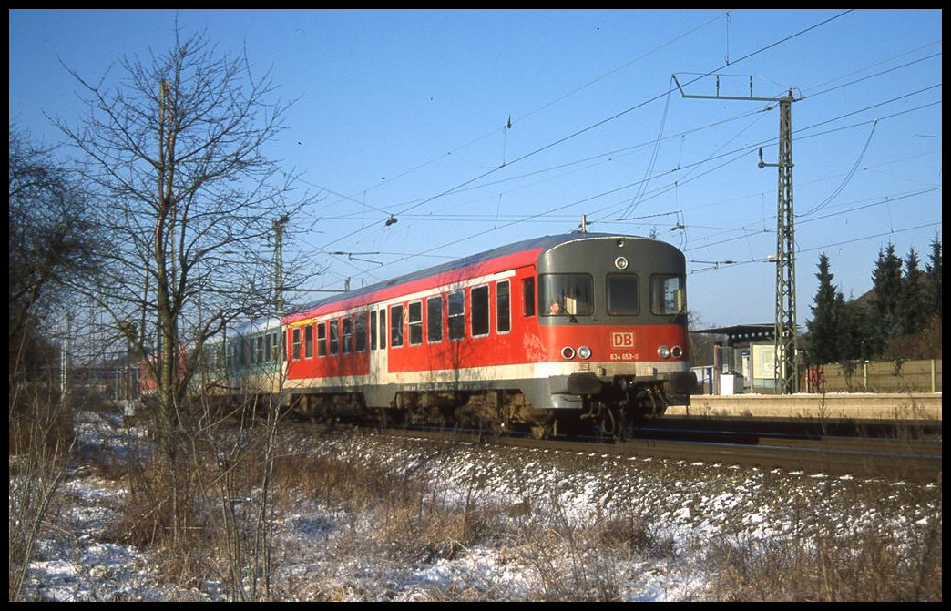 Dedensen Gümmer am 9.1.2003: Um 11.23 Uhr kam der VT 62653 in Richtung Seelze vorbei.
