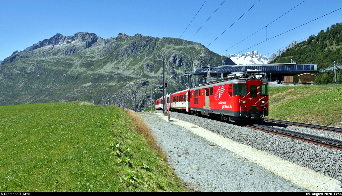 Deh 4/4 I  Brig  erreicht den Bahnhof Nätschen (CH) abweichend auf Gleis 2.
Noch ahnt keiner, dass der bereits um 15 Minuten verspätete Zug wegen einer Streckenstörung hier noch etwa eine halbe Stunde auf die Weiterfahrt warten muss.

🧰 Matterhorn-Gotthard-Bahn (MGB)
🚝 R 840 Andermatt (CH)–Disentis/Mustér (CH)
🚩 Bahnstrecke Brig–Disentis/Mustér (Furka-Oberalp-Bahn (FO) | 144)
🕓 5.8.2020 | 13:54 Uhr