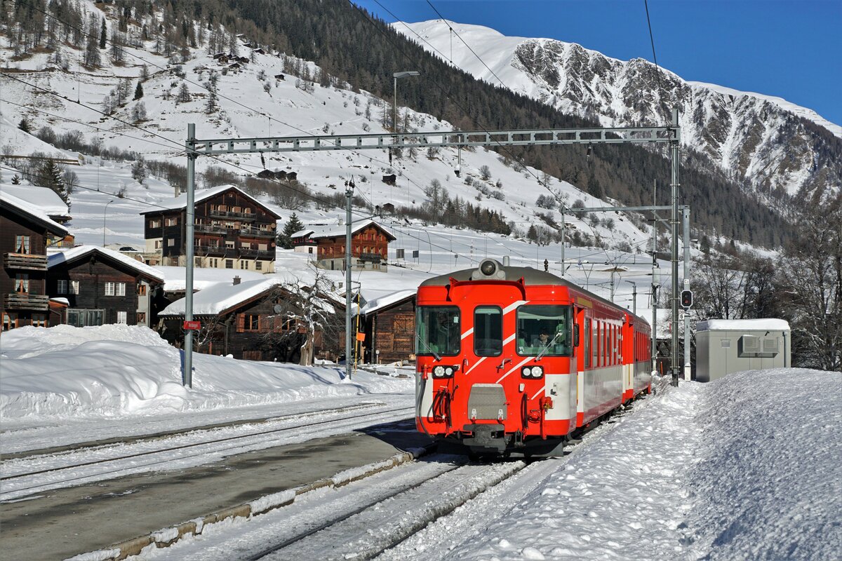 Deh 4/4 l Pendel der Matterhorn Gotthard Bahn (MGB) bei der Ankunft in Reckingen am 13. Januar 2022.
Foto: Walter Ruetsch