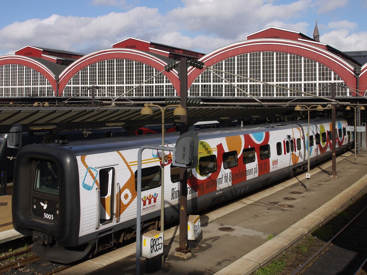 Dekorierter DSB Triebzug 5003  Gumminase  in Kbenhavn H (Kopenhagen Hbf.); 05.09.2013