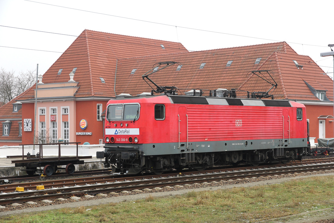 Delta Rail 143 306 wurde am 22. Januar 2017 im Bahnhof Frankfurt (Oder) portraitiert.