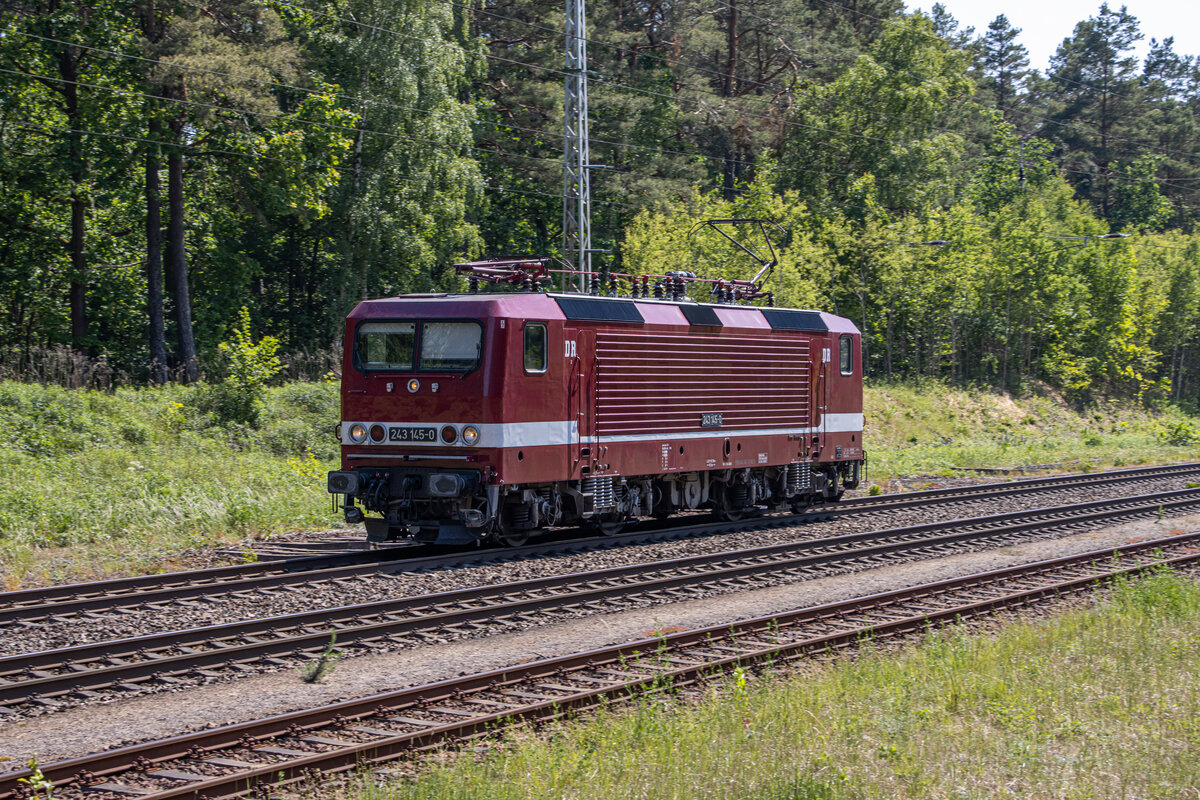 DeltaRail 243 145 (143 145) kam ab 05.06.2022 Lz aus Frankfurt Oder, nach Stendell zum Zug Bespannen gefahren. Aufgenommen im Bahnhof Biesenthal.