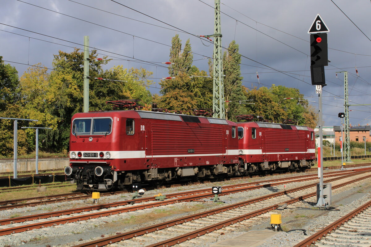 DeltaRail 243 931 & 650 standen am 11.10.2021 abgestellt im Bahnhof von Bergen. Am Vortag brachten die Beiden einen Getreidezug, welcher aus Polen kam, von Frankfurt Oder nach Mukran.