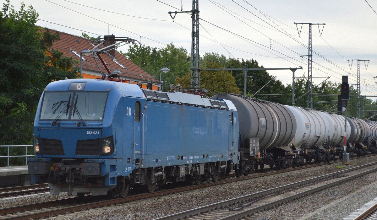 DeltaRail GmbH, Frankfurt (Oder) [D] mit  192 024  [NVR-Nummer: 91 80 6192 024-8 D-NRAIL] und Kesselwagenzug am 23.09.21 Durchfahrt Bf. Golm (Potsdam).