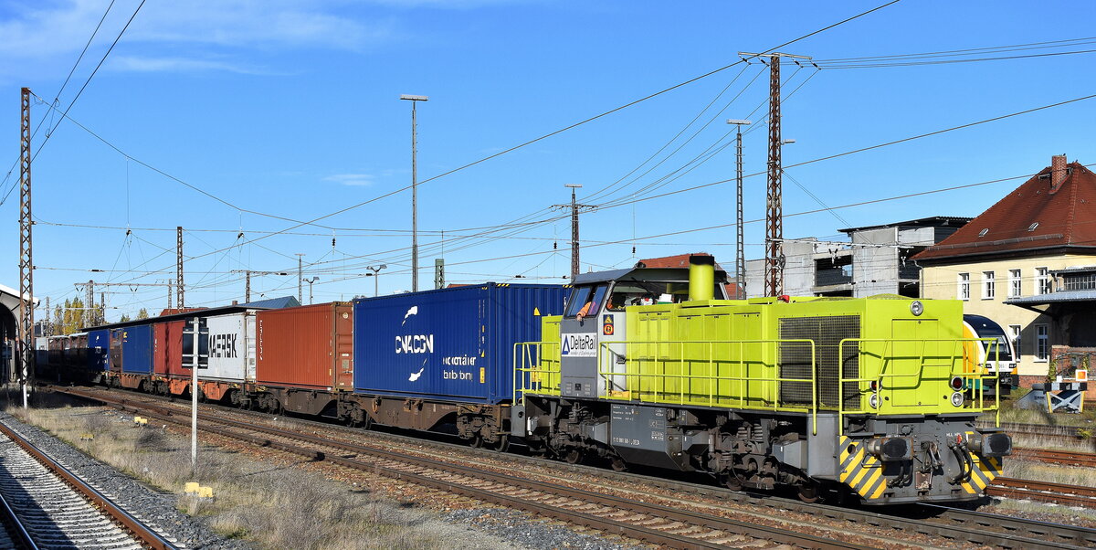 DeltaRail GmbH, Frankfurt (Oder) [D] mit ihrer MaK G 1206 [NVR-Nummer: 92 82 0001 508-1 L-DELTA] stellt einen Containerzug im Bahnhof Frankfurt (Oder) zur Abholung bereit, 13.11.23