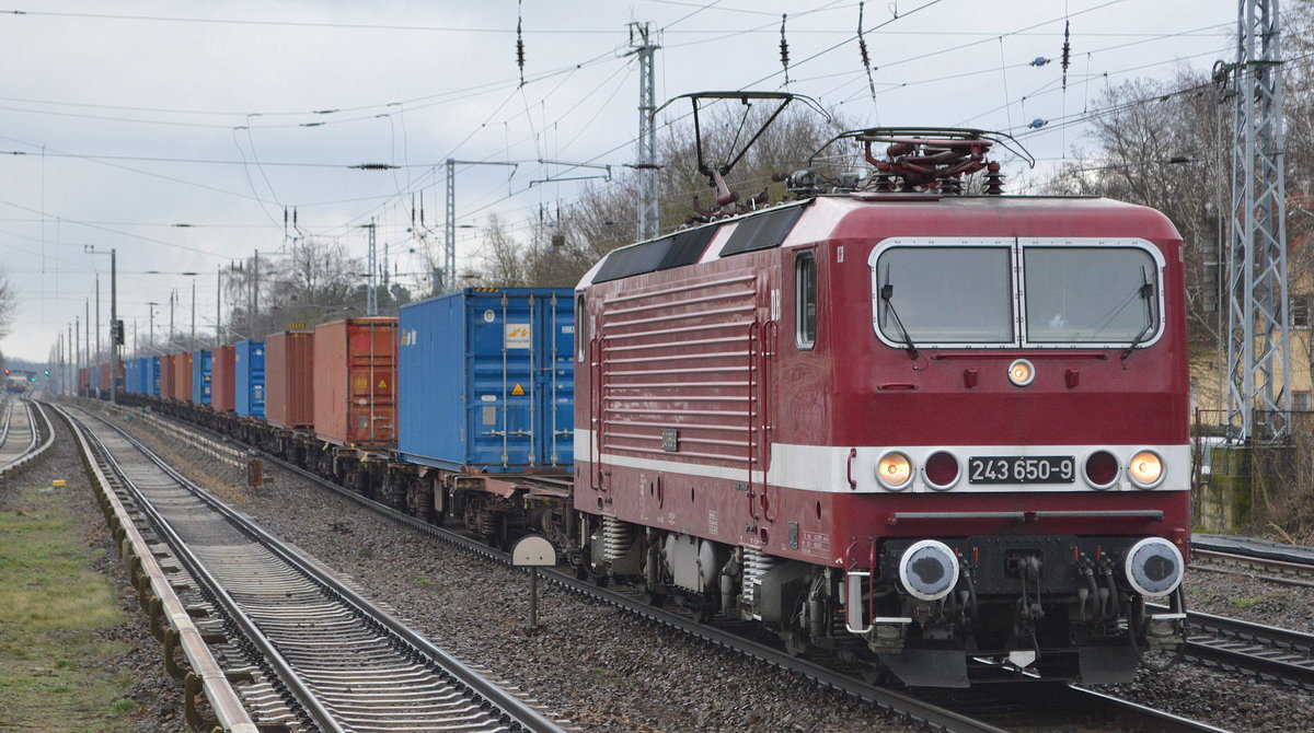 DeltaRail GmbH, Frankfurt (Oder) mit  243 650-9  [NVR-Nummer: 91 80 6143 650-0 D-DELTA] und Containerzug am 27.02.20 Berlin Hirschgarten.