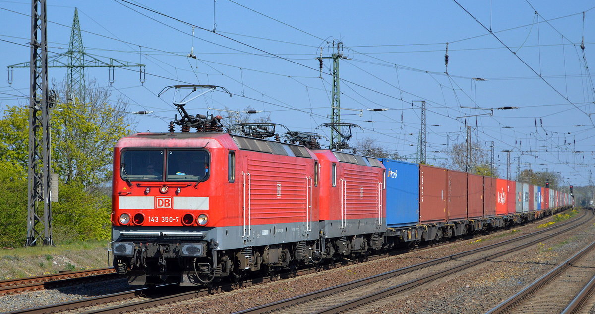 DeltaRail GmbH, Frankfurt (Oder) mit einer Doppeltraktion mit den angemieteten  143 350-7  (NVR-Nummer:  91 80 6143 350-7 D-DB ) +  143 963-7  (NVR-Nummer:  91 80 6143 963-7 D-DB ) und Containerzug aus Frankfurt/Oder am 21.04.20 Bf. Saarmund.