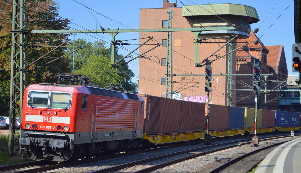 DeltaRail GmbH, Frankfurt (Oder) mit der angemieteten  143 055-2  (NVR:  91 80 6143 055-2 D-DB ) und einem Containerzug verlässt den Hamburger Hafen am 22.09.20 Durchfahrt Bf. Hamburg-Harburg.