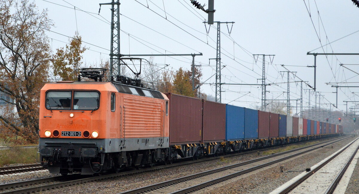 DeltaRail GmbH, Frankfurt (Oder) mit  212 001-2  [NVR-Nummer: 91 80 6143 001-6 D-DELTA] und Containerzug am 16.11.21 Durchfahrt Bf. Golm.
