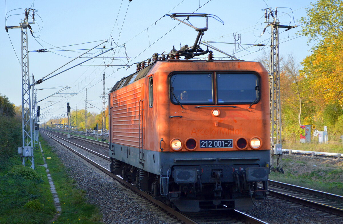 DeltaRail GmbH, Frankfurt (Oder) mit ihrer  212 001-2  (NVR:  91 80 6143 001-6 D-DELTA ) am 30.10.22 Durchfahrt Bahnhof Berlin Hohenschönhausen.
