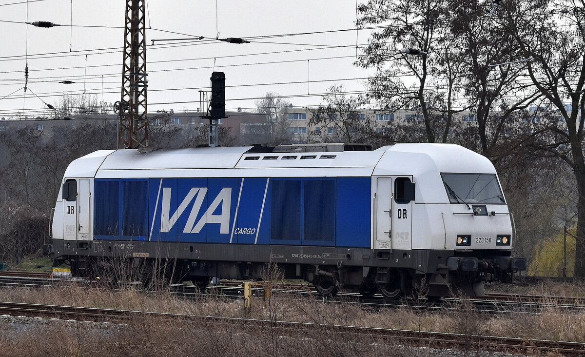 DeltaRail GmbH, Frankfurt (Oder) mit ihrer  223 158  (NVR:  92 80 1223 158-7 D-DELTA ) fährt zur Dieseltankstelle am Bahnhof Frankfurt/Oder, 04.03.24