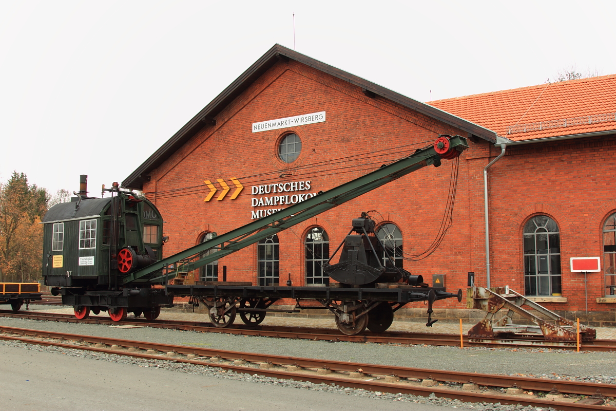 Demag Dampfkran 5363 im Deutschen Dampflokmuseum (DDM) in Neuenmarkt/ Wirsberg am 12.11.2015.