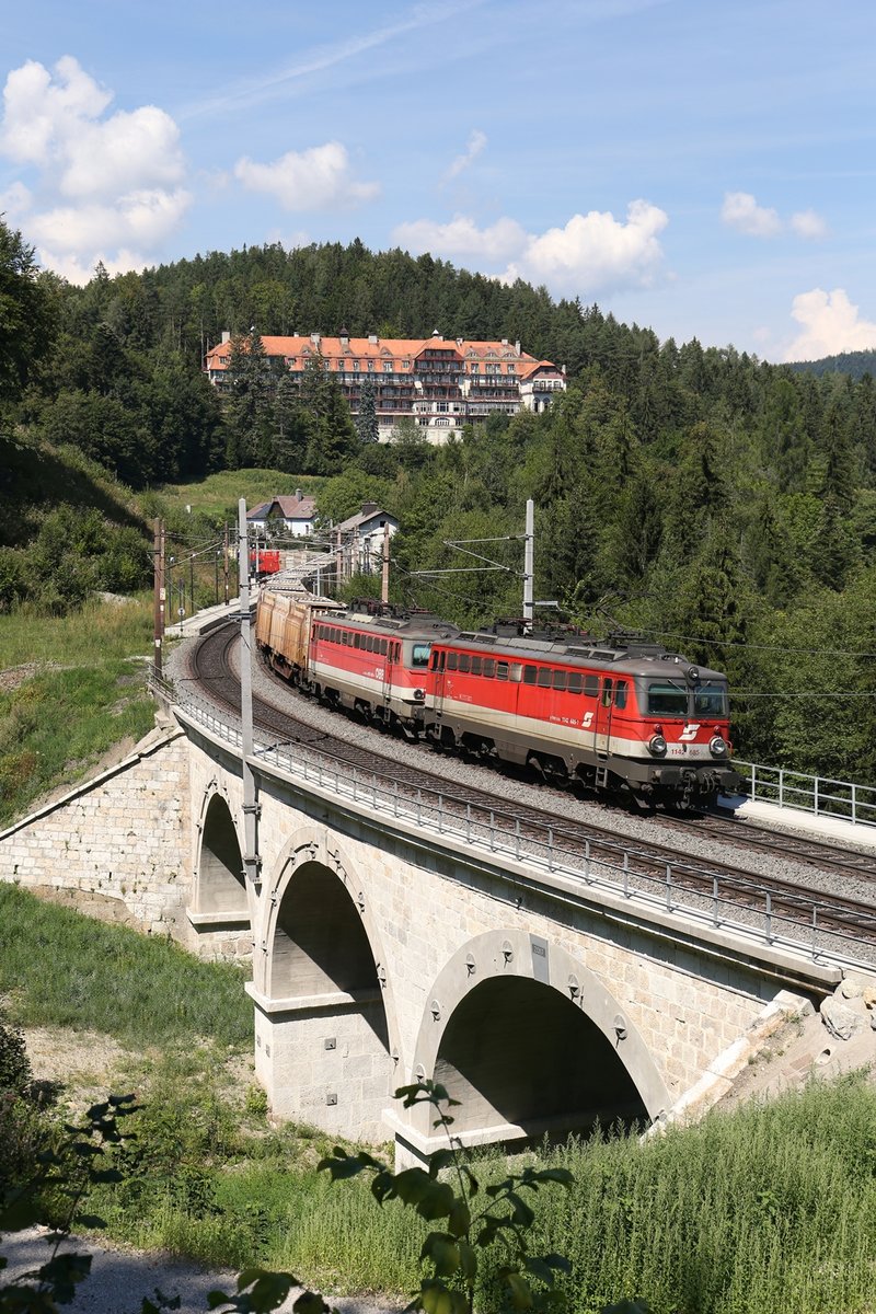 Den Kartnerkogel-Viadukt vor dem Kurhaus befahren 1142.685+601 mit GAG-53513 Wolfsbergkogel am 23.8.18