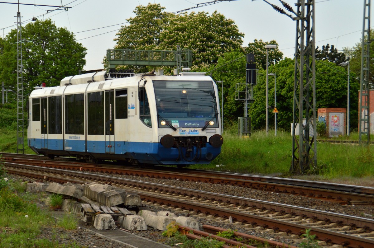 Den Rheydter Hbf verlässt der 654 003-2 der RTB als RB39 nach Dalheim.22.4.2014