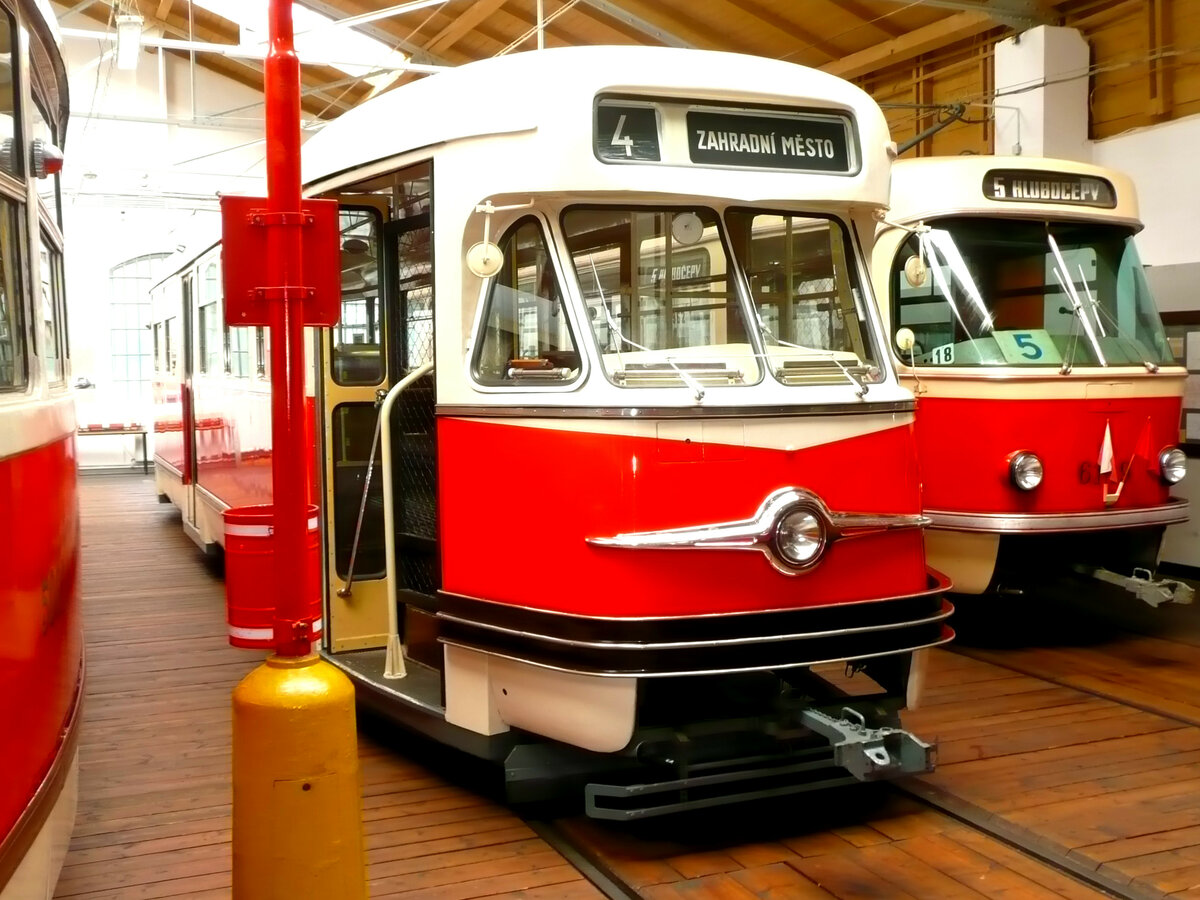 den im Straßenbahnmuseum Prag hinterstellten TATRA Typ T2 habe ich den 1970er Jahren auch noch im Stadtverkehr Liberec erlebt