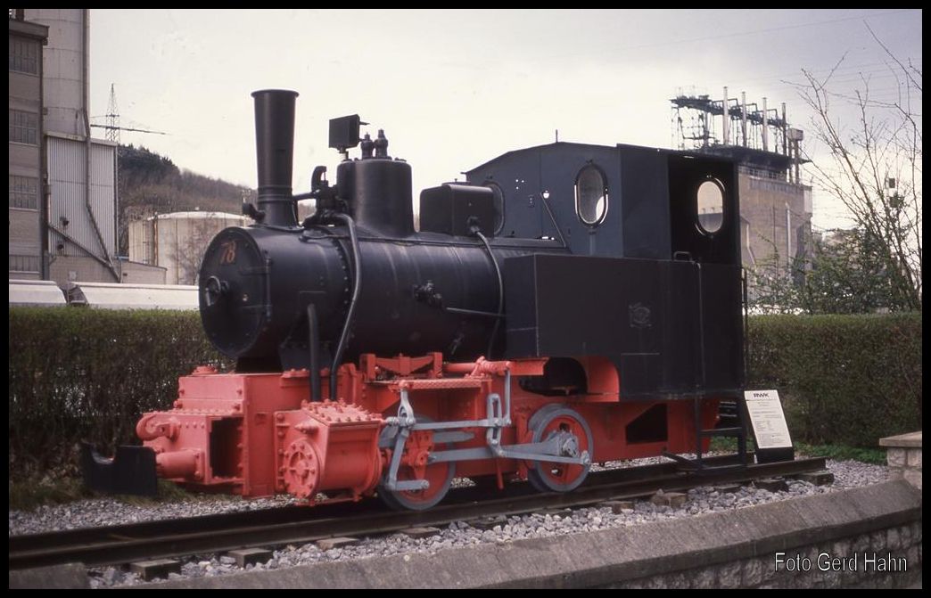 Denkmal bei den Kalkwerken in Menden am 5.4.1992: Schmalspur Dampflok 78 gebaut von der Berliner Maschinen Fabrik unter der Nr. 10625 für 750 mm Spur.