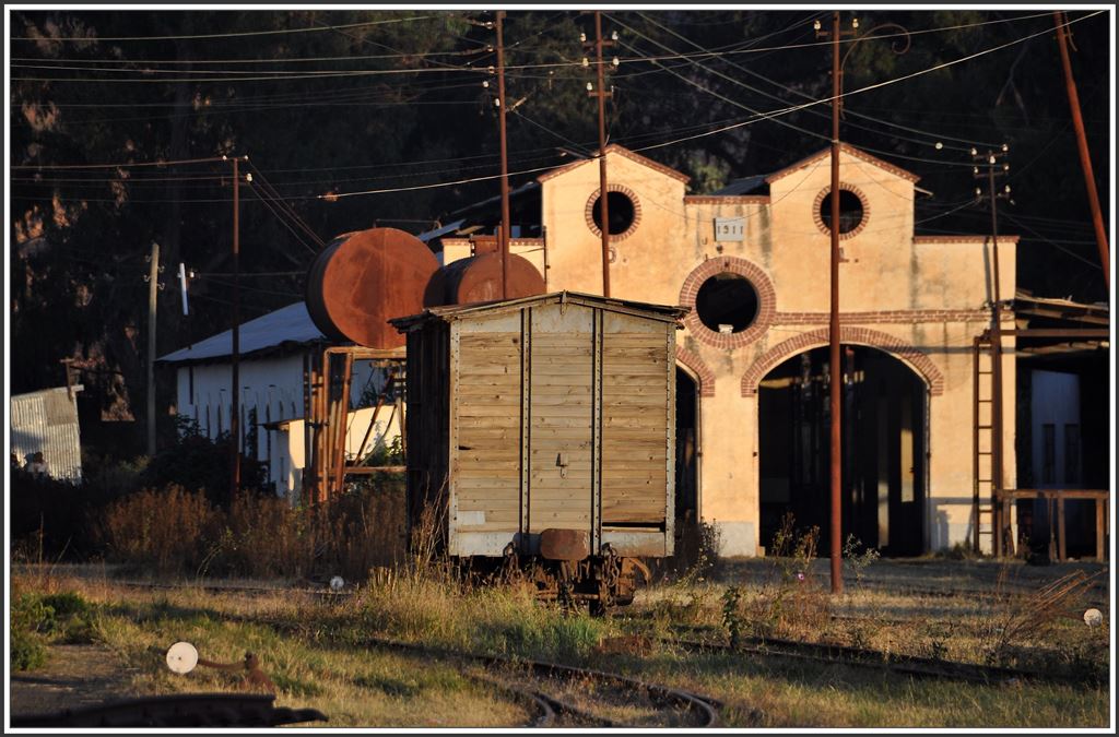 Depot Locomotiva Asmara mit Güterwagen italienischer Bauart. (11.12.2014)