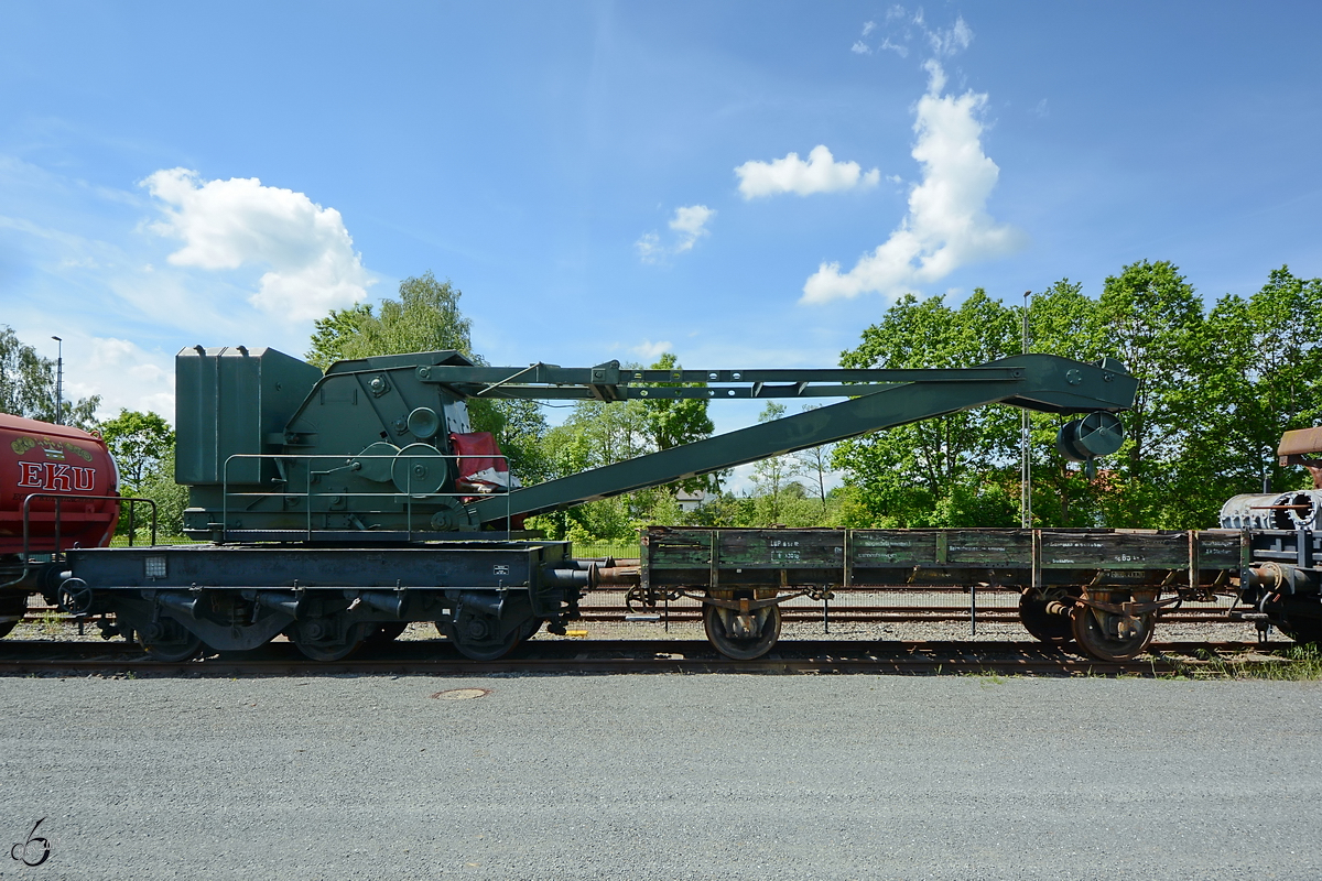 Der 10-Tonnen-Eisenbahnkran der Firma Wyhlen wurde ursprünglich mit Handantrieb betrieben. (Deutsches Dampflokomotiv-Museum Neuenmarkt-Wirsberg, Juni 2019)