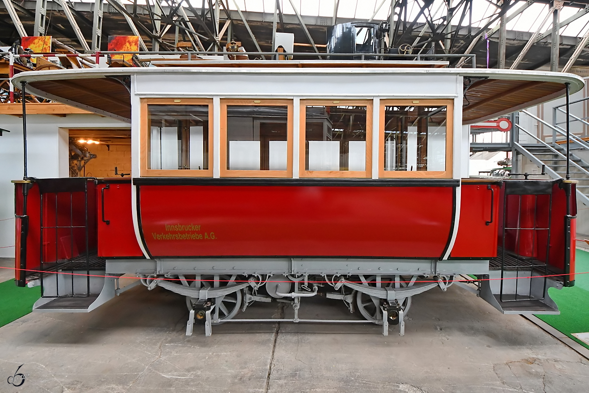 Der 1900 gebaute Beiwagen 122 II ist hier Anfang September 2019 im Historama Ferlach zu sehen.