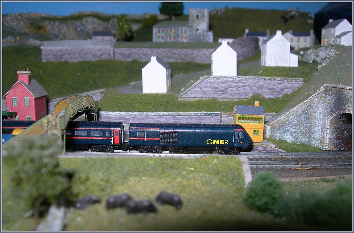Der 2. Dezember ist der  Tag der Modelleisenbahn !
GNER Class 43 HST 125 Diesel-Triebkopf in Microbritannien im Minimassstab 1:450 (T-Gauge). 
1. Dezember 2017