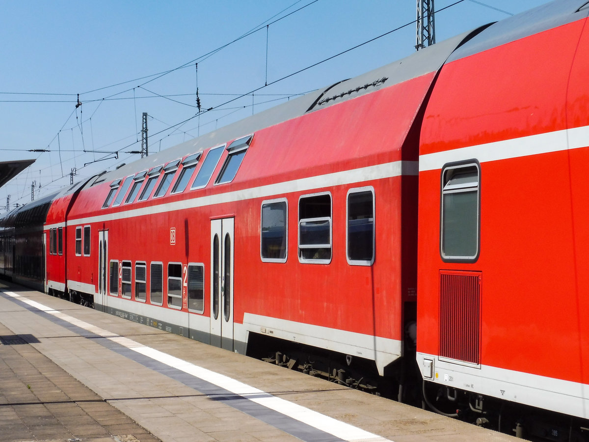 Der 25-04 042-1 DBuza 747.5 war der einzige DBuza mit Übersetzfenstern der bereits den einzelnen  DB Keks  bekam. Am 31.05.18 verließ er den Bahnhof Eberswalde Hbf, im Zugverband des RE3. An selbigen Ort fand er etwa ein Jahr später sein ende, beim Steil in Eberswalde 