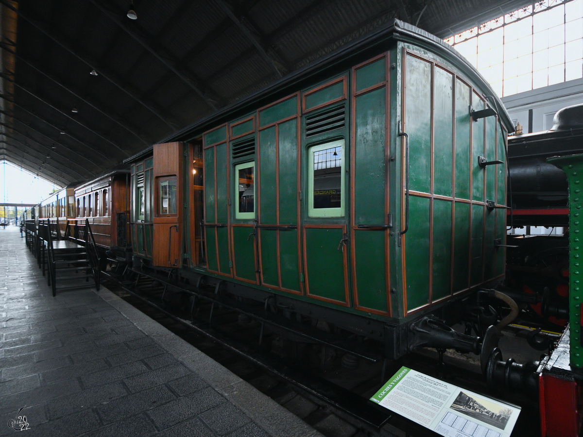Der 3.-Klasse-Personenwagen C-16 wurde 1891 bei der Ashbury Railway Carriage & Iron Co. hergestellt. (Eisenbahnmuseum Madrid, November 2022)
