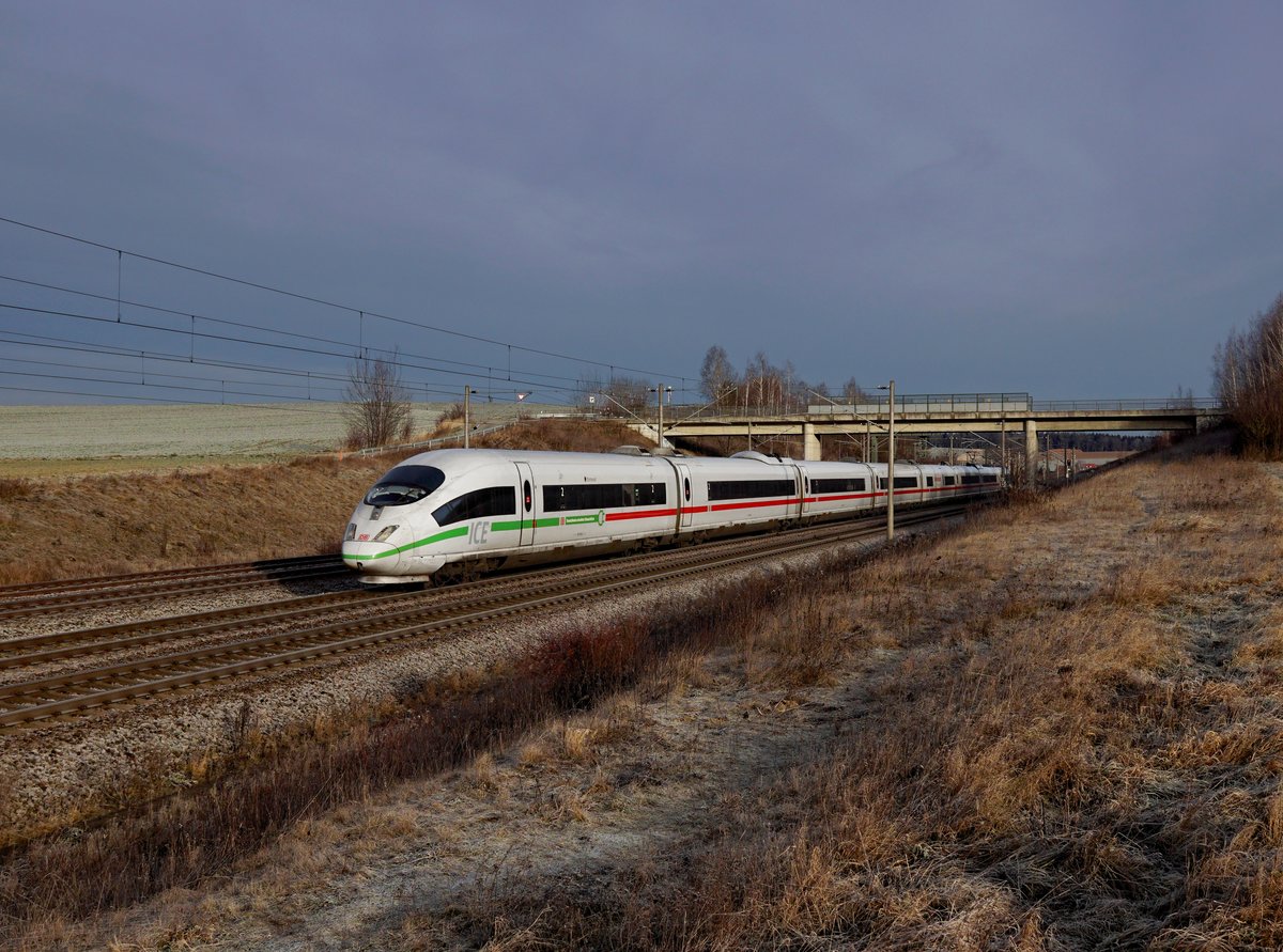 Der 403 003 als ICE nach München am 27.12.2020 unterwegs bei Petershausen.