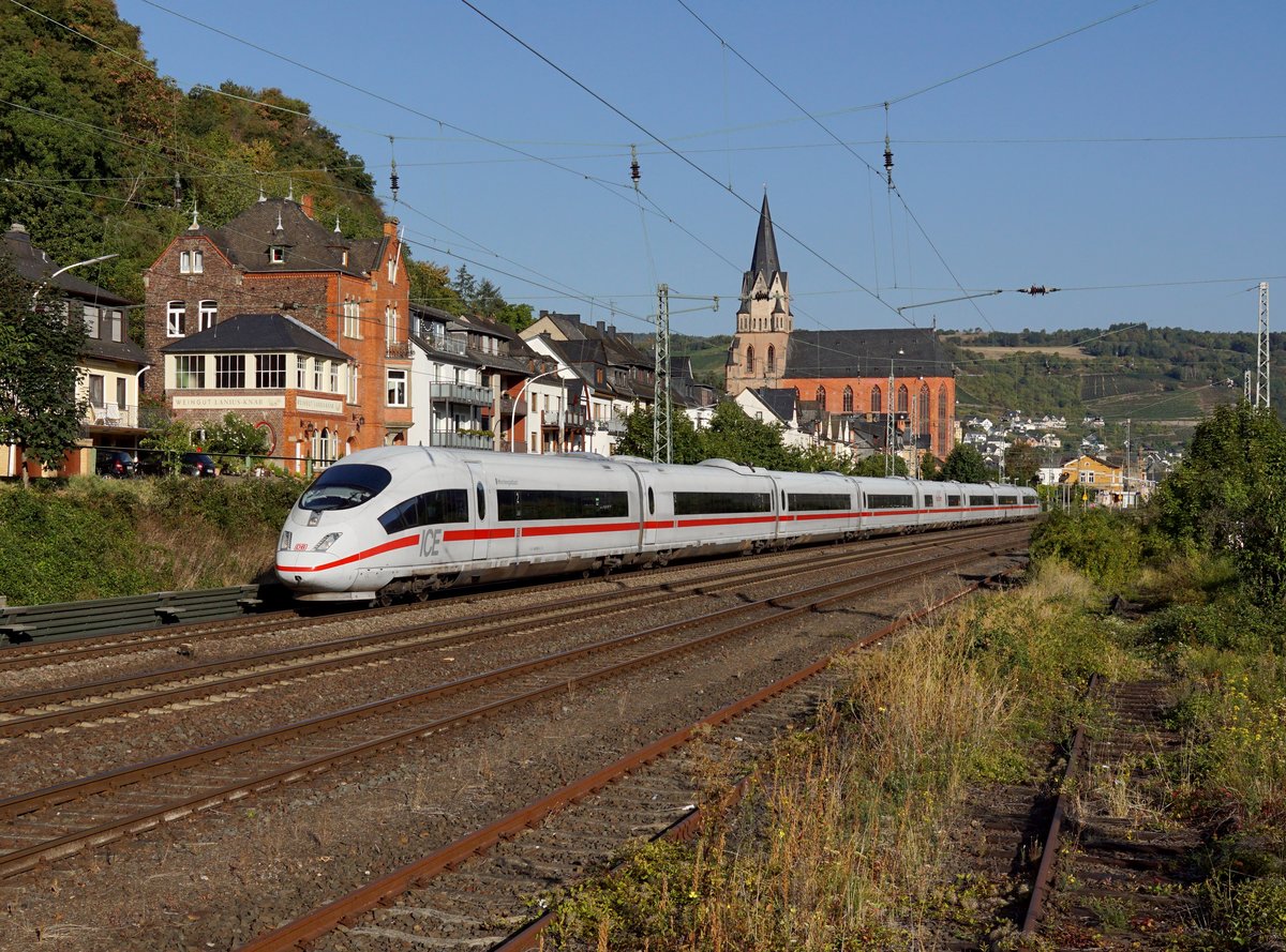 Der 403 052 als umgeleiteter ICE am 02.09.2018 bei der Durchfahrt in Oberwesel.