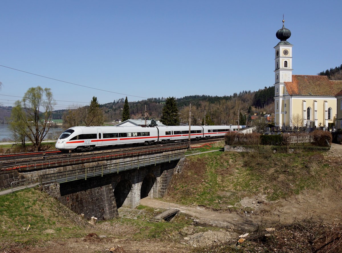 Der 411 006 als ICE nach Wien am 08.04.2018 unterwegs bei Wernstein.