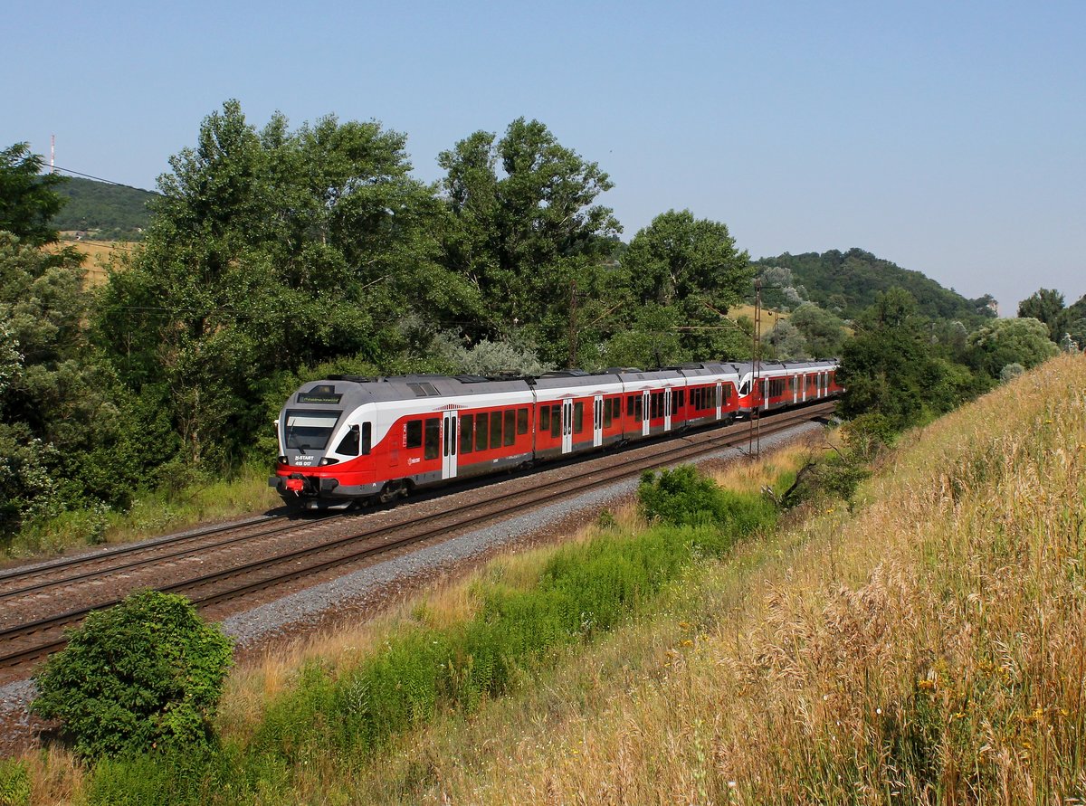 Der 415 017 und der 415 001 am 02.07.2016 unterwegs bei Tatabánya.