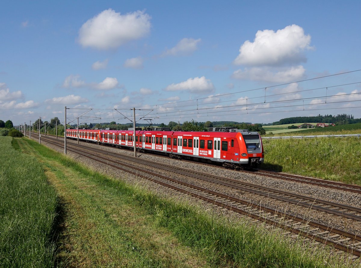 Der 423 216 als S 2 nach Petershausen am 18.06.2017 unterwegs bei Ramelsbach.