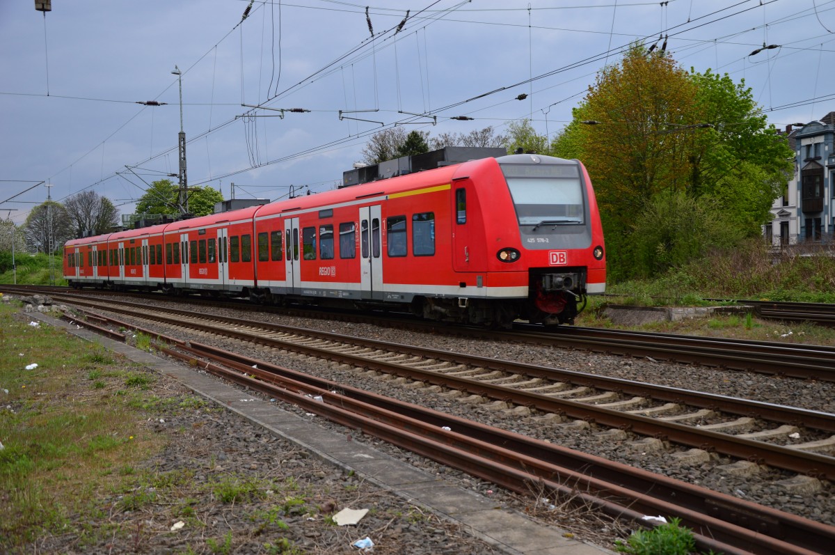 Der 425 578-2 als RB 33 nach Aachen verlässt Rheydt Hbf.
Samstag den 25.4.2015