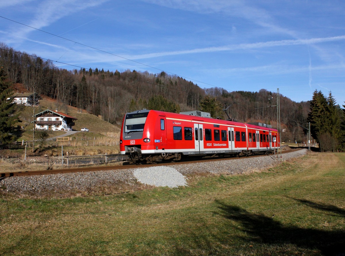 Der 426 530 als RB nach Ruhpolding am 26.12.2015 unterwegs bei Eisenärzt.