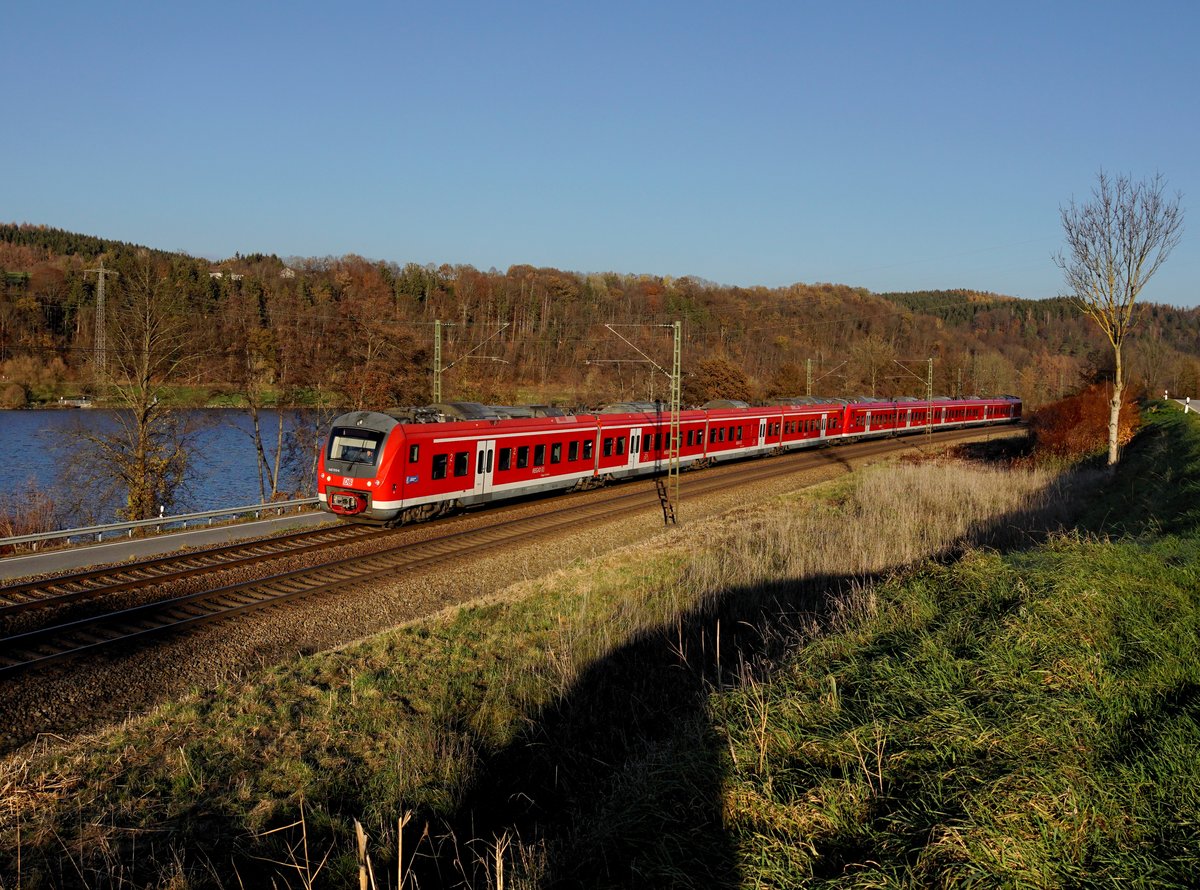 Der 440 510 als RE nach München am 18.11.2018 unterwegs bei Sandbach.