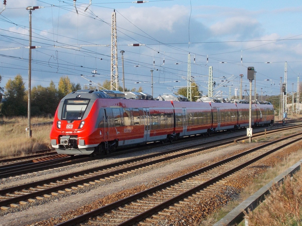 Der 442 359 unterwegs nach Stralsund,bei der Ausfahrt aus Bergen/Rügen am 12.Oktober 2014.