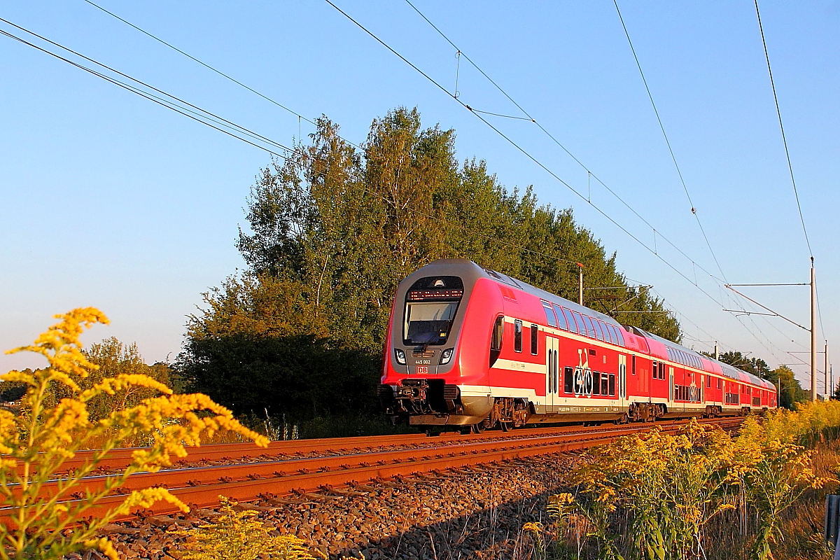 Der 445 002 auf der RE 5 nach Rostock am 23.08.2019 in Nassenheide.