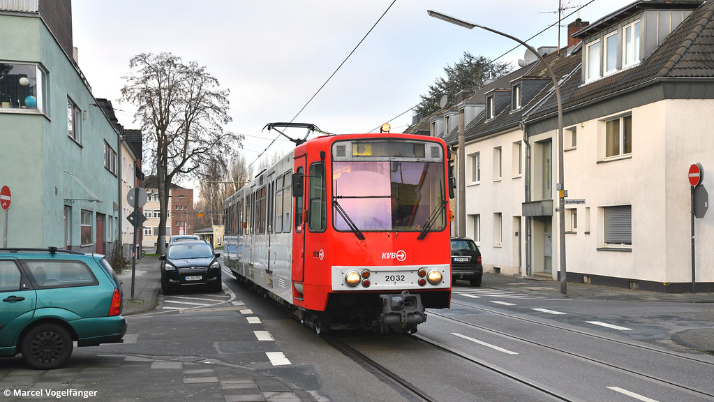 Der 45 Jahre alte B-Wagen 2032 während einer Testfahrt auf der Simonskaul in Köln Weidenpesch am 20.01.2023.