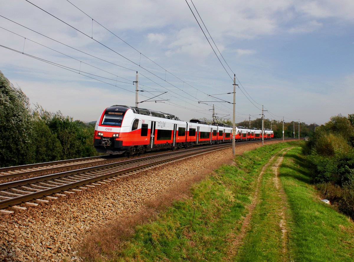 Der 4746 507 als REX nach Passau am 14.10.2016 unterwegs bei Taufkirchen a. d. Pram.