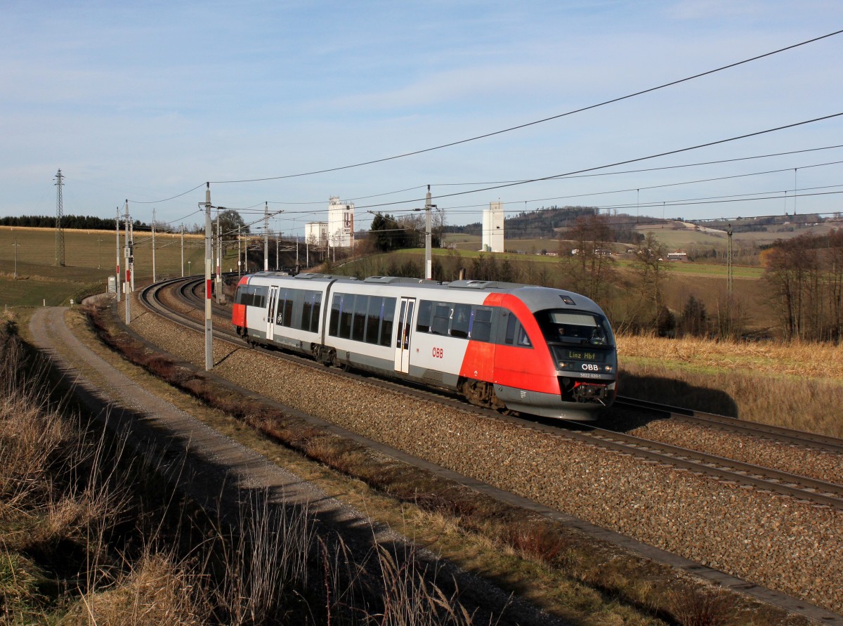 Der 5022 020 als REX nach Linz am 08.02.2014 unterwegs bei Haiding.