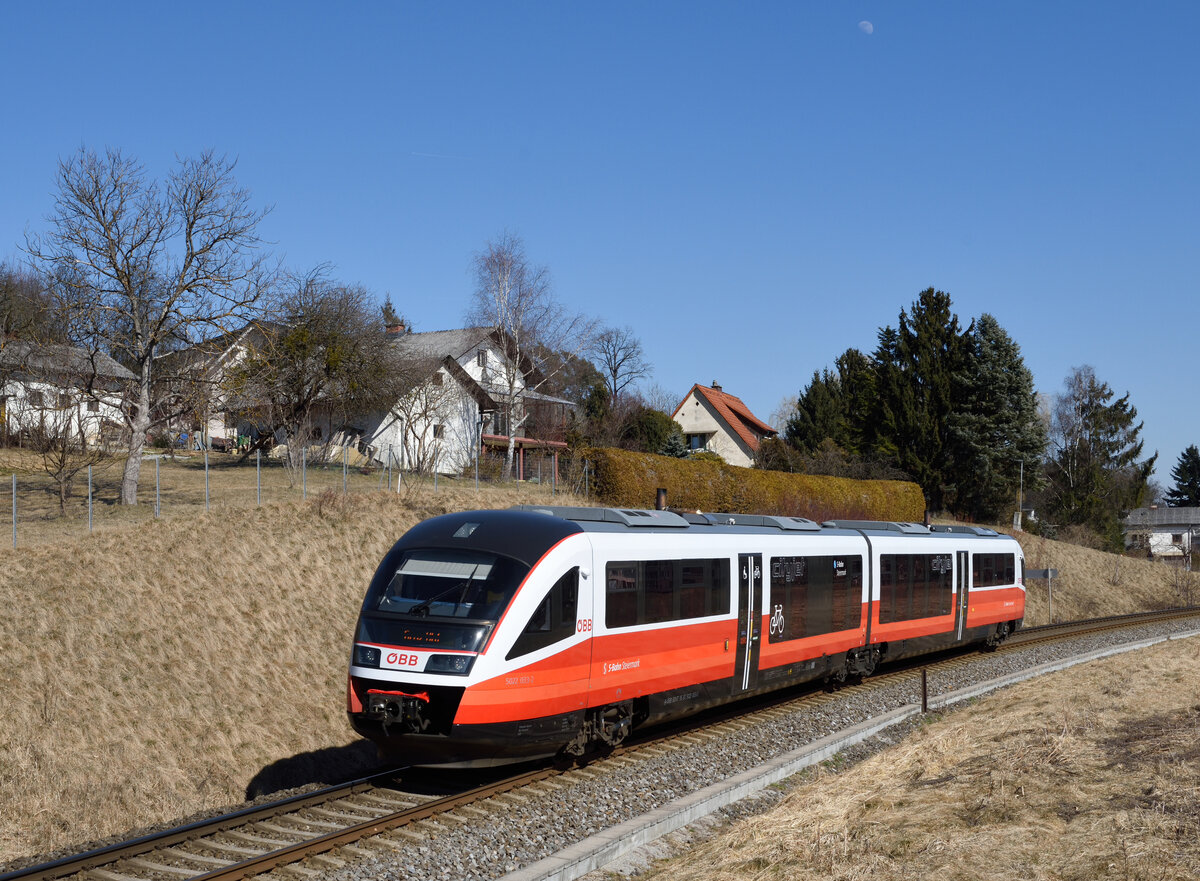 Der 5022 033 war zum Mittag des 12. März 2022 als S 3 von Fehring nach Graz Hauptbahnhof unterwegs und wurde von mir kurz vor der Haltestelle Hart bei Graz fotografiert.