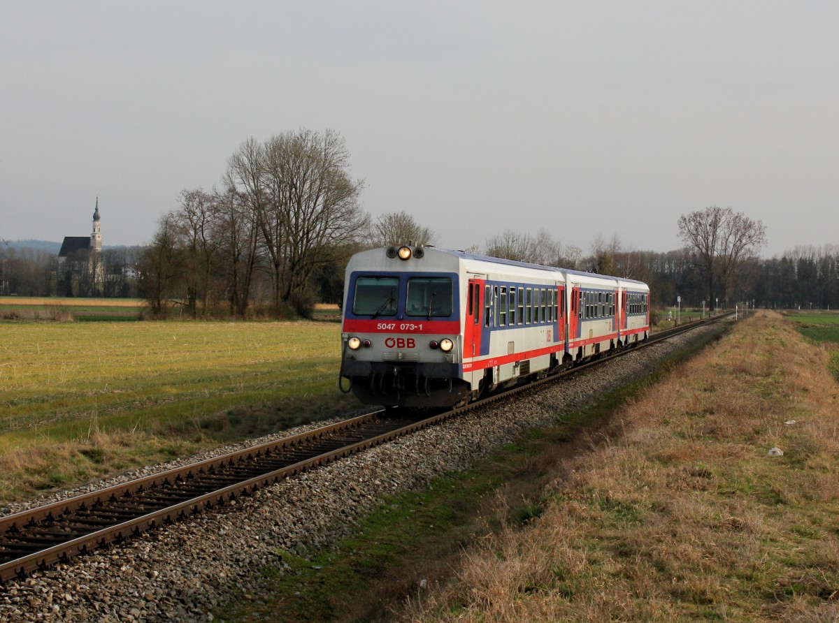 Der 5047 073, der 5047 093 und der 5047 083 als R am 21.03.2014 unterwegs bei Mauerkirchen.